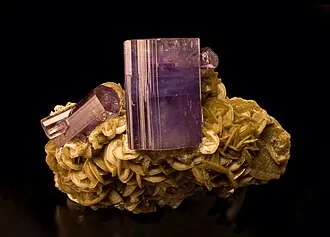 Apatite — mineral specimen