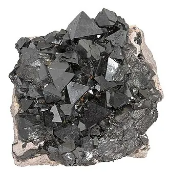 Magnetite — mineral specimen