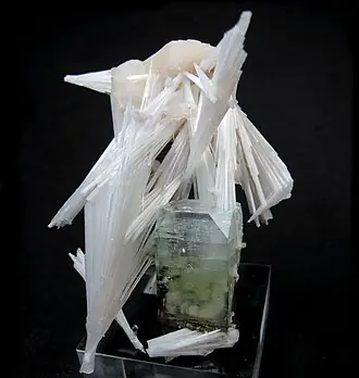 Scolecite specimen